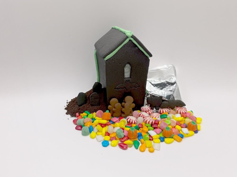Gingerbread halloween kit with candy